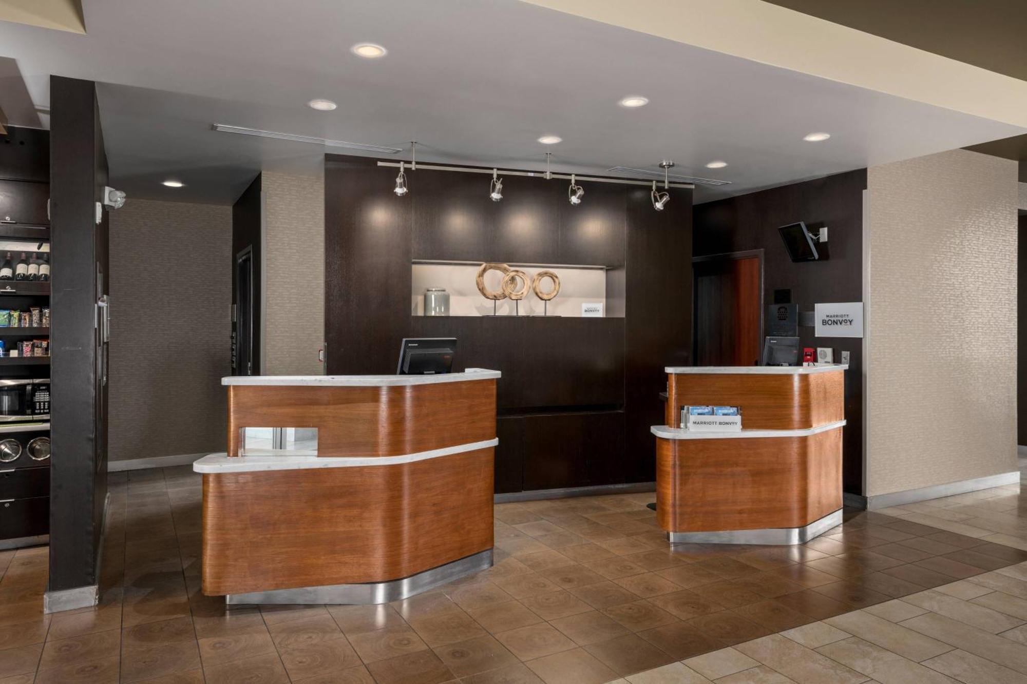 Courtyard By Marriott San Diego Oceanside Exterior photo