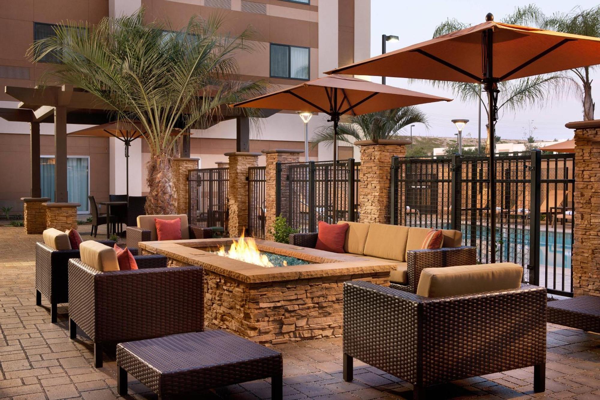 Courtyard By Marriott San Diego Oceanside Exterior photo