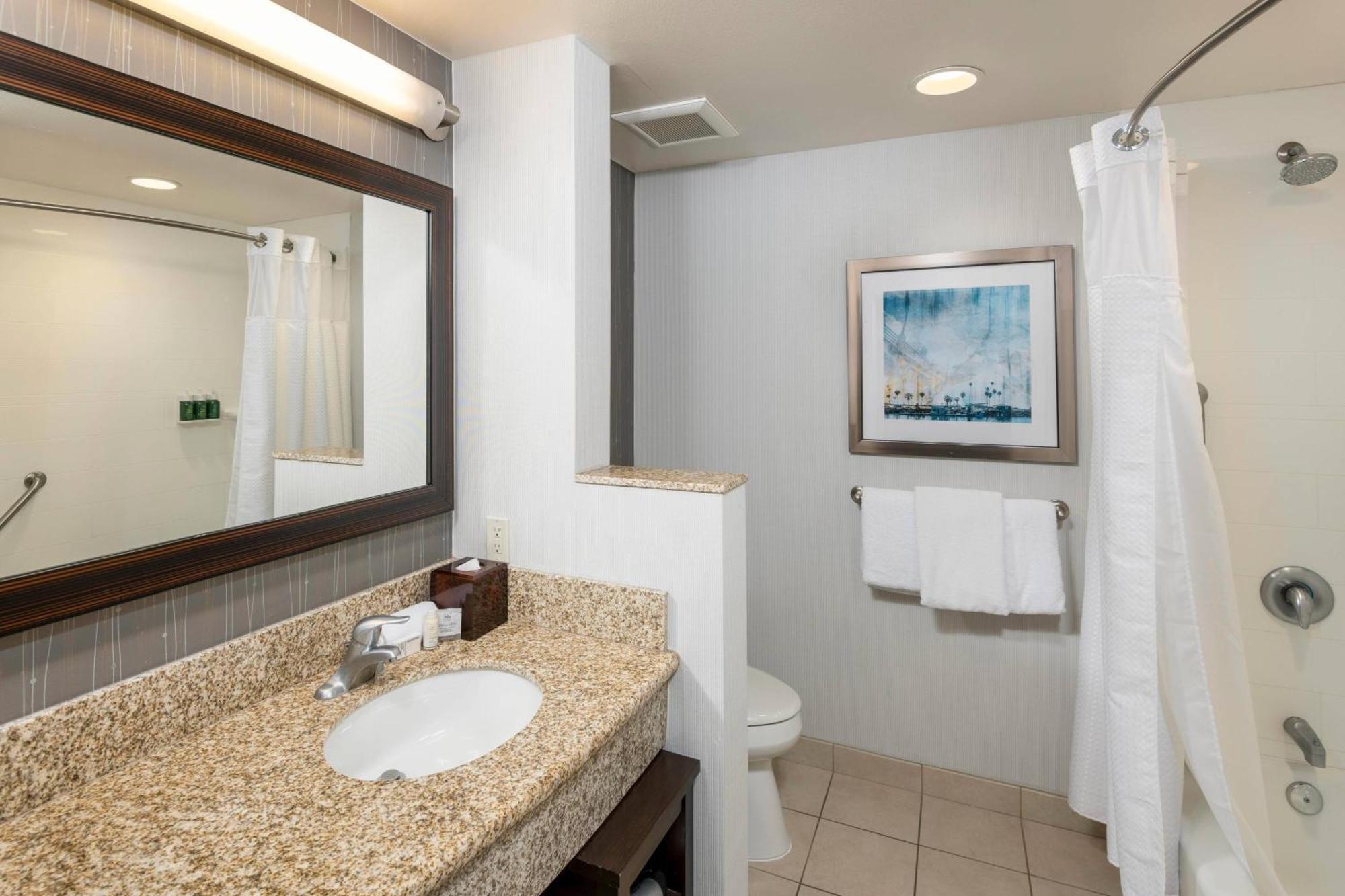Courtyard By Marriott San Diego Oceanside Exterior photo