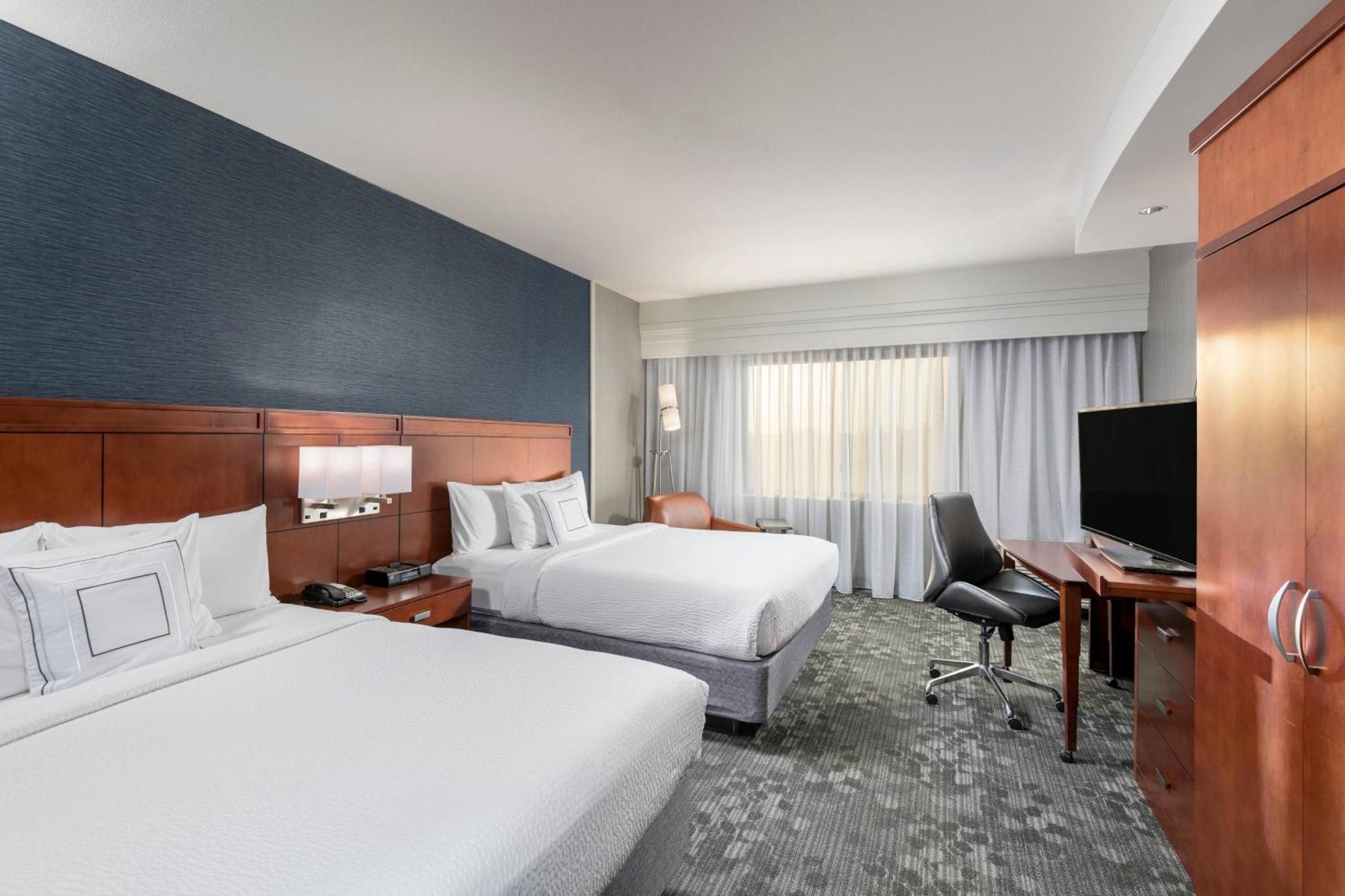 Courtyard By Marriott San Diego Oceanside Exterior photo