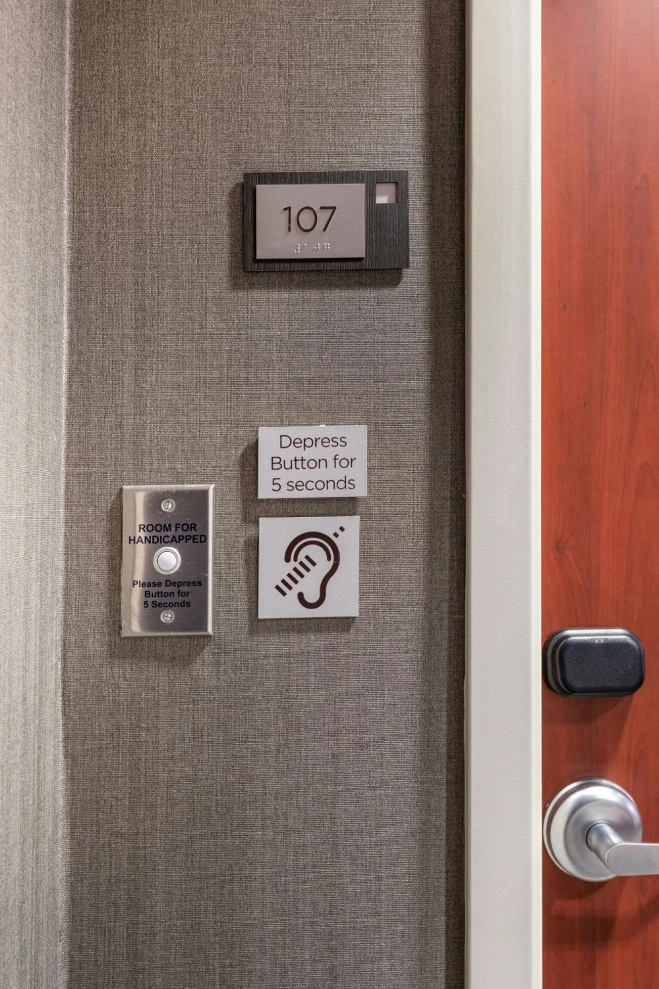 Courtyard By Marriott San Diego Oceanside Exterior photo